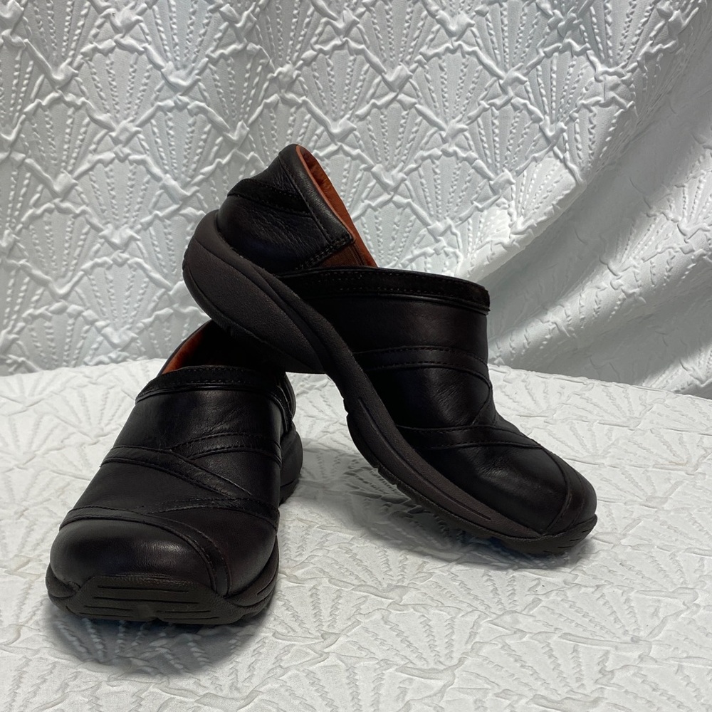 Merrell Women's size 6 leather brown Slip-On Loafers‎ air cushion comfy walking